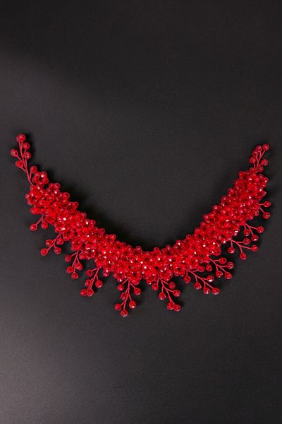 Çlk Accessories فستان سهرة فاخر - خرز كريستالي مع تفاصيل تاج متدلية