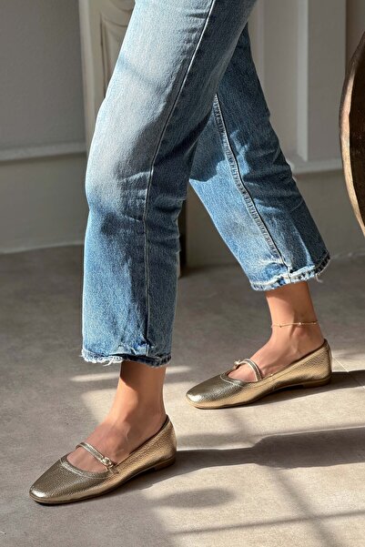 NİŞANTAŞI SHOES Dámské baleríny Pablo Gold z pravé kůže s detailní přezkou a plochou podrážkou