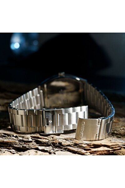 Casio Casio Men's White Dial Quartz Watch with Stainless Steel Strap MTP-B140D-7AVDF