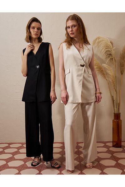 Kayra Double Suit Cream with Metal Accessory Detail