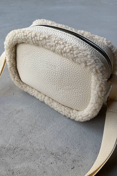 Cappmoda ÇNT-3005 Geantă de umăr și de umăr pătrată cu detalii de pluș de culoare piatră