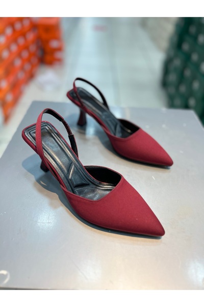 Hacıoğlu Ayakkabı حذاء نسائي بكعب منخفض مفتوح من الخلف من مادة Serrace،