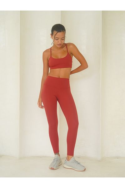 MAİ COLLECTİON Burgunderfarbene Leggings mit Falten am Handgelenk