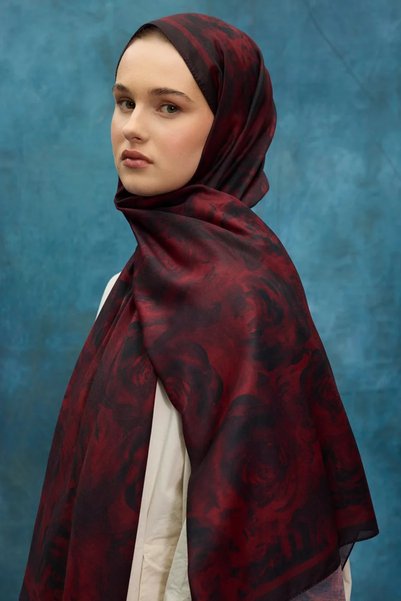 cs camellia scarf شال ناعم بنمط روسا - أحمر كلاريت