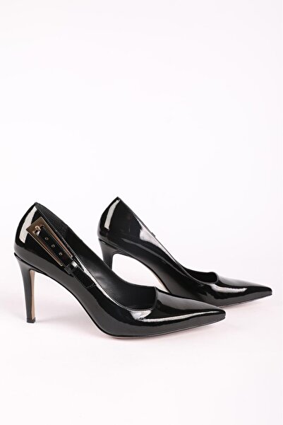 Hayati Arman حذاء نسائي بكعب أسود من الجلد اللامع