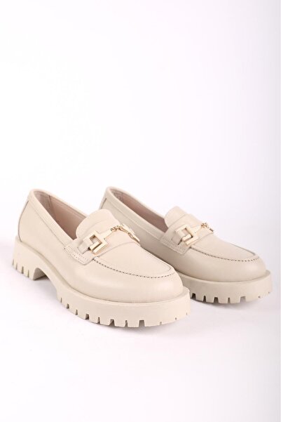 Hayati Arman حذاء لوفر نسائي من الجلد الطبيعي مفصل بإبزيم باللون البيج