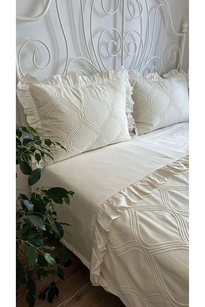 Decamor home Magnolia Design Ecru Ruffled Bedspread Double 3 Pieces