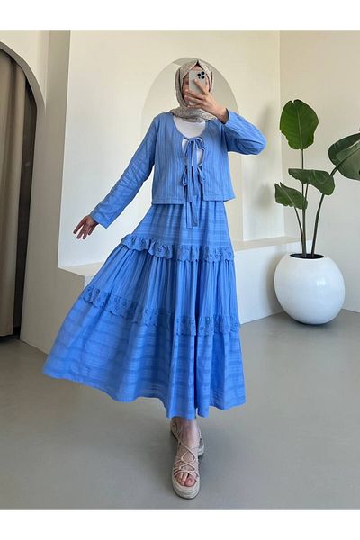 Modamorfo Costum albastru cu cravată în față și fustă festonată