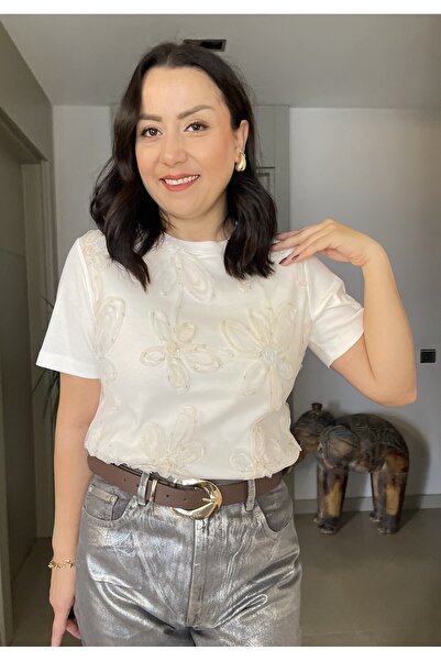 Butik Çiçek Motifli Tül Kaplama Tok Kumaş Pamuklu Beyaz Tshirt