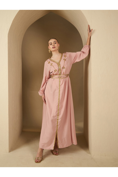 Styli قفطان مزين بأكمام منفوخة ورقبة على شكل حرف V وحزام