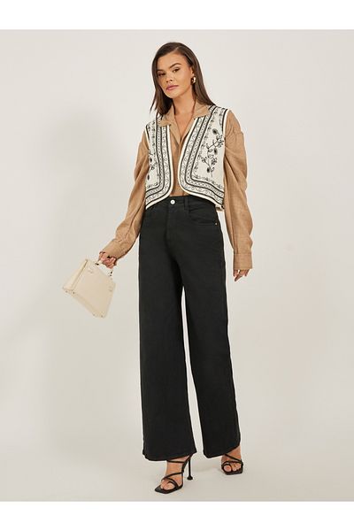 Styli Embroidered Collared V-Neck Vest Top