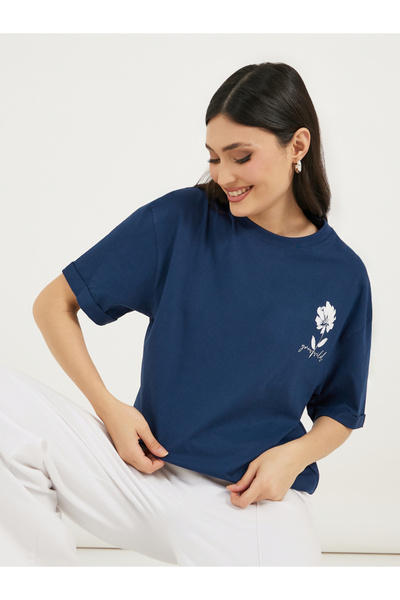 Styli تي شيرت بأكمام قصيرة ومطبوع عليه رسومات جرافيكية