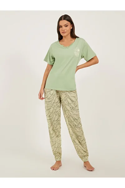 Styli Printed V Neck Lace Trim T-Shirt and Cuffed Pyjama Set