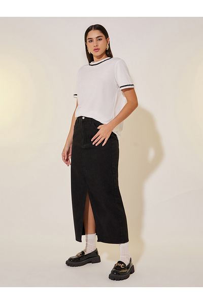 Styli Embellished Round Neck Regular Fit T-Shirt