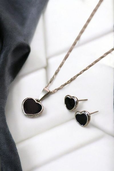 EUROMODA Black Heart Design Necklace Earring Set