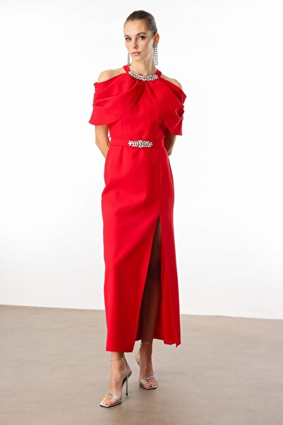 Moda İlgi Κόκκινο Φόρεμα - Modailgi με λεπτομέρεια αξεσουάρ στον γιακά και τη ζώνη