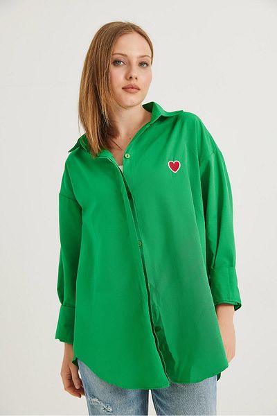 CALİENTE Cămașă de bază oversize brodata cu inimă verde