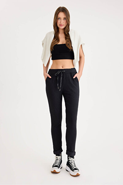 Vitrin Штани з блискучими шнурками на поясі та кроєм у вигляді моркви