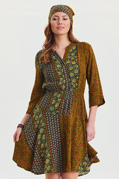 Los banditos Φόρεμα μίντι με λαιμόκοψη με λεπτομέρεια με κουμπί