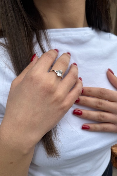 Utku Kuyumculuk 14 AYAR 1,48 CT BEYAZ SAFİR TAŞLI 0,11 CT PIRLANTA TAŞLI YÜZÜK