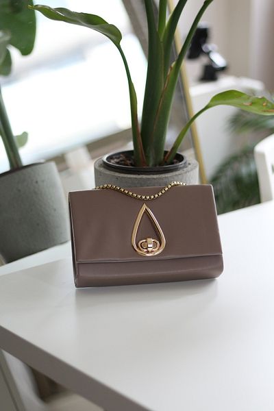 Moom Bag Γυναικεία τσάντα ώμου Mink με αξεσουάρ σταγόνας