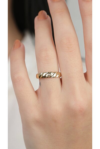 Arpaş 14 Ayar Altın Sade Çizgili Ortası Taşlı Yüzük