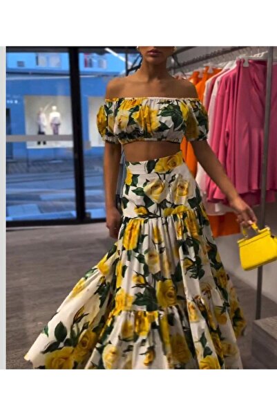 MODA تنورة منقوشة باللون الوردي ومجموعة قصيرة