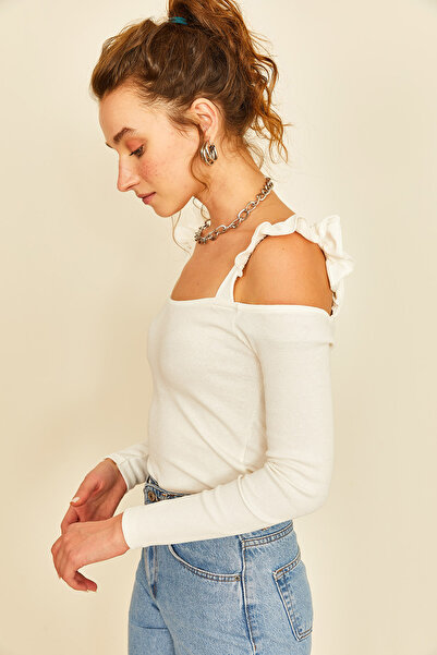 EYYE Ecru Rebrasta pletenina bodi sa volanima