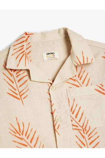 Koton Момчешка памучна риза с къс ръкав и листен мотив 5SKB60074TW Екру