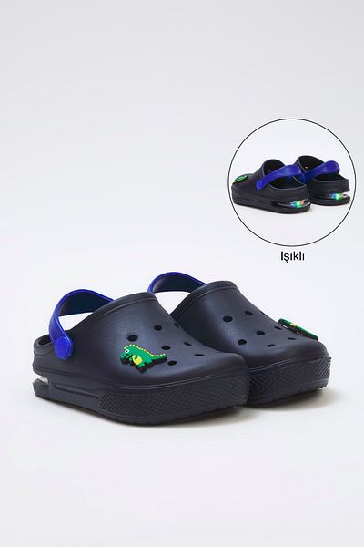 TRENDYOL SHOES Sötétkék világító krokodilfigurás fiú EVA szandál papucs