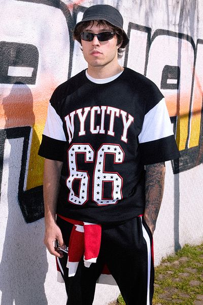 Trendyol Collection Μπλουζάκι Oversize Black College - 100% βαμβάκι, εμπριμέ σκληρό ύφασμα TMNSS25TS00097
