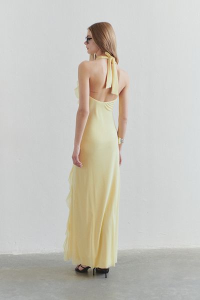 Trendyol Collection Hellgelbes, mit Rüschen gefüttertes Tüll-Abendkleid in limitierter Auflage, Nachtabendkleid TPRSS25AE00063