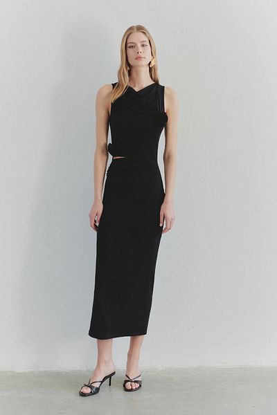 Trendyol Collection Detailní pletené šaty z limitované edice Black Rose TPRSS25EL00180