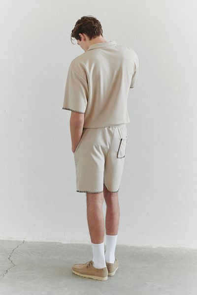 Trendyol Collection Steinfarbenes Oversize-T-Shirt mit Polokragen – kontrastierende Nähte