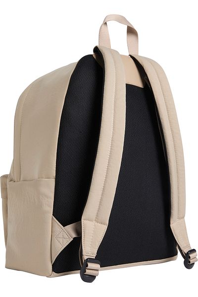Calvin Klein Nylonový batoh Metro 43 – stylový a pohodlný design
