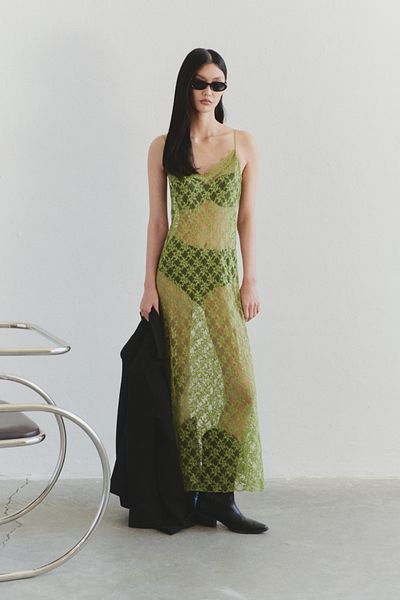 Trendyol Collection Ölgrünes Maxikleid mit Spitzenträgern – dehnbar gestrickt, A-Linie, limitierte Auflage TWOSS25EL00486