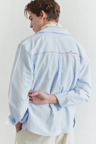 Trendyol Collection Limitovaná edice modré košile Regular Fit s výšivkou Tmnss25Go00041
