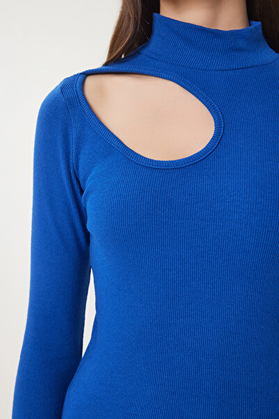 Happiness İstanbul Kadın Koyu Mavi Beyaz 2'li Paket Cut Out Detaylı Fitilli Örme Bluz GT00235