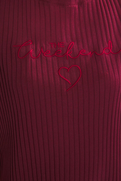 Trendyol Collection Burgundy Slogan and Heart Embroidered Ribbed Shorts Knitted Pajamas Set Thmss25Pt00402