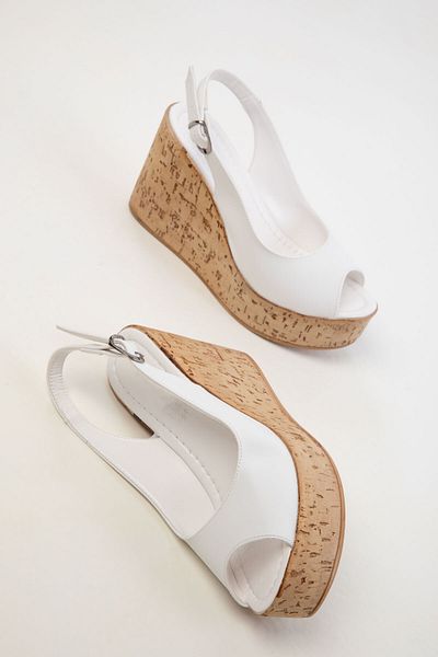 SOHO Weiße Damenschuhe mit Keilabsatz 20435