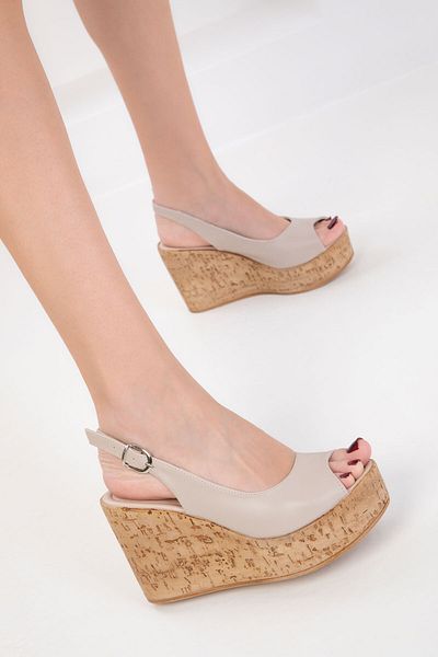 SOHO Beige Damenschuhe mit Keilabsatz 20435