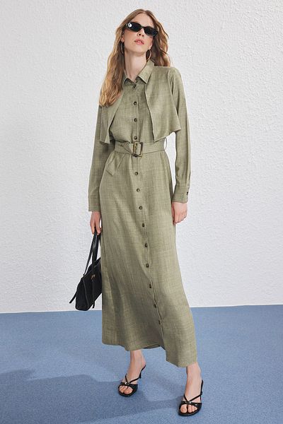 Trendyol Modest Khakifarbenes, gewebtes Kleid in Leinenoptik mit Gürteldetail TCTSS25EB00135