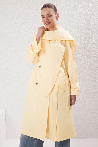 Trendyol Collection Béžový dvouřadý oversize dlouhý trenčkot s šátkem na krku TWOSS25TR00021