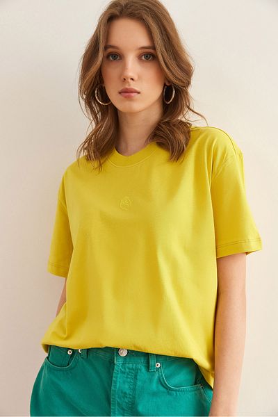 Olalook Γυναικείο κίτρινο κεντημένο Boyfriend βαμβακερό μπλουζάκι TSH- 19000854