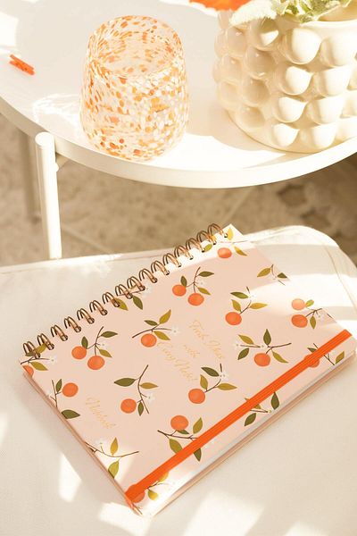 Matt Notebook Blocnotes în spirală elastic A5 15x21 cm carouri nedatat Floare de portocal