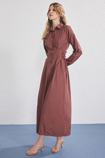 Trendyol Modest Braunes gewebtes Kleid mit Schnürdetail TCTSS25EB00141