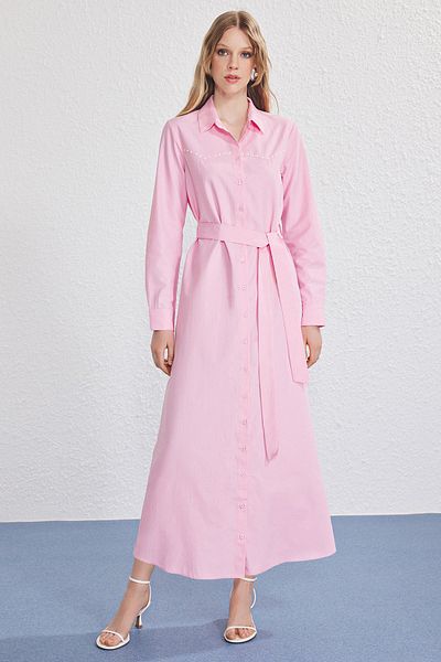 Trendyol Modest Rosa Metallklammer-detailliertes, gewebtes Kleid aus Frottee-Baumwolle TCTSS25EB00133