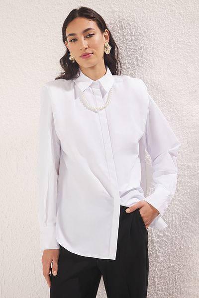 Trendyol Modest قميص منسوج من القطن المحشو واللؤلؤ الأبيض TCTSS25TG00027