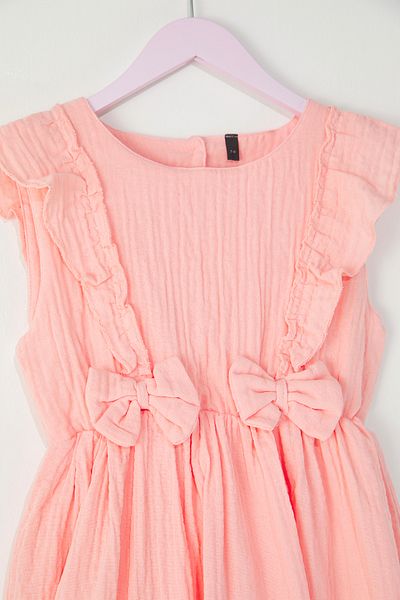 TRENDYOLKIDS Lachsfarbenes Midi-Kleid aus geradem Gewebe TKDSS25EL00060