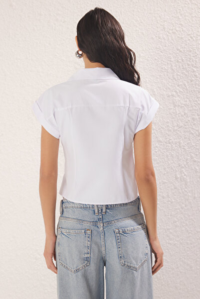 Trendyol Collection Cămașă albă cu închidere dublu TWOSS25GO00140